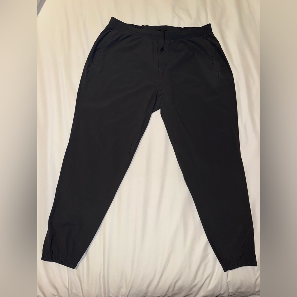 Men's Lululemon joggers Black size Large excellent condition